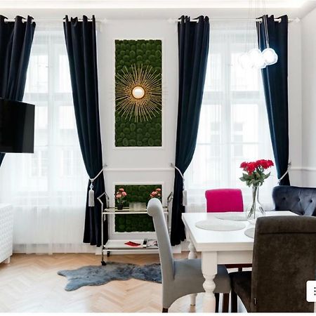 פראג Vogue Apartment Near By Wenceslas Square מראה חיצוני תמונה